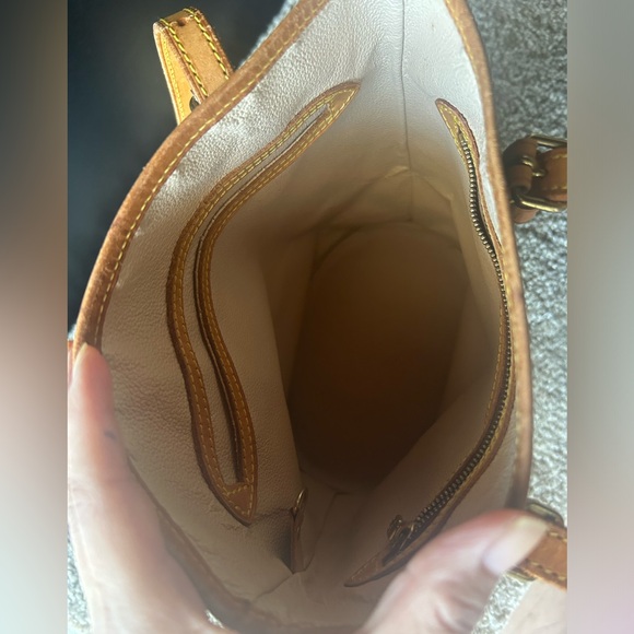 Authentic Louis Vuitton Petite Bucket Bag (PM) - Picture 6 of 16